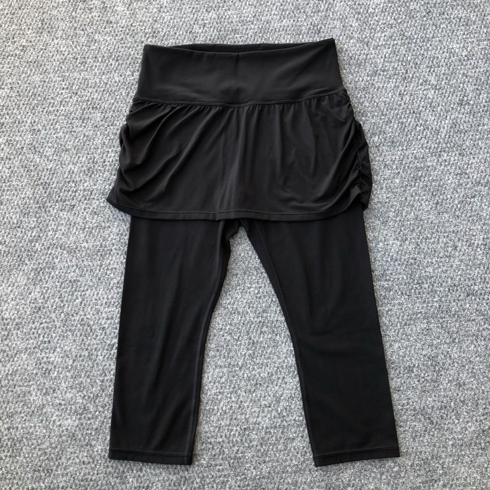 Athleta elation 2 in 1 capri skirt leggings size M